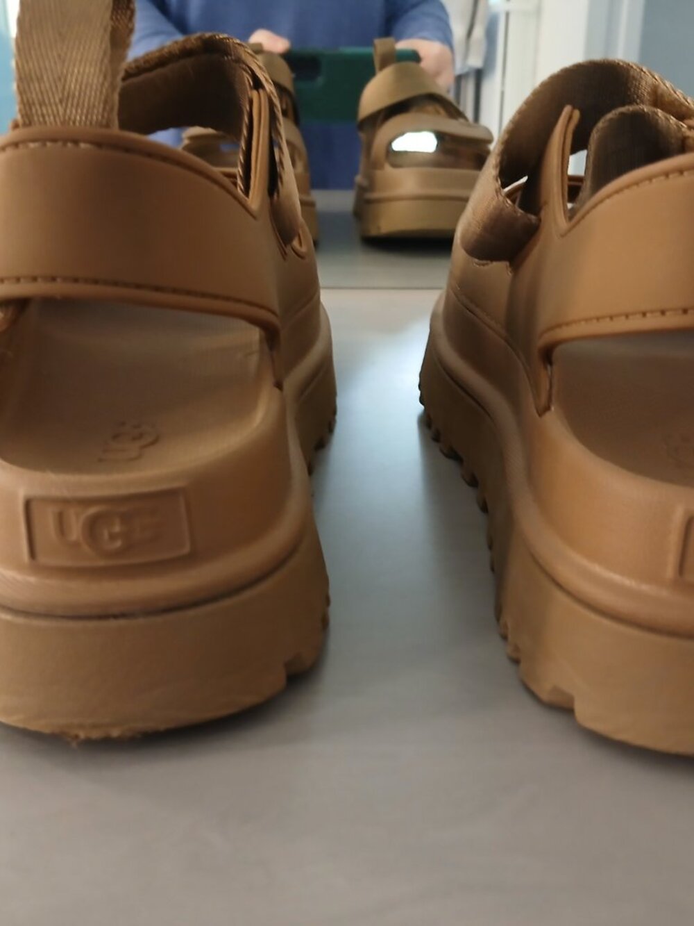 UGG platform sandal - Picture 6 of 10